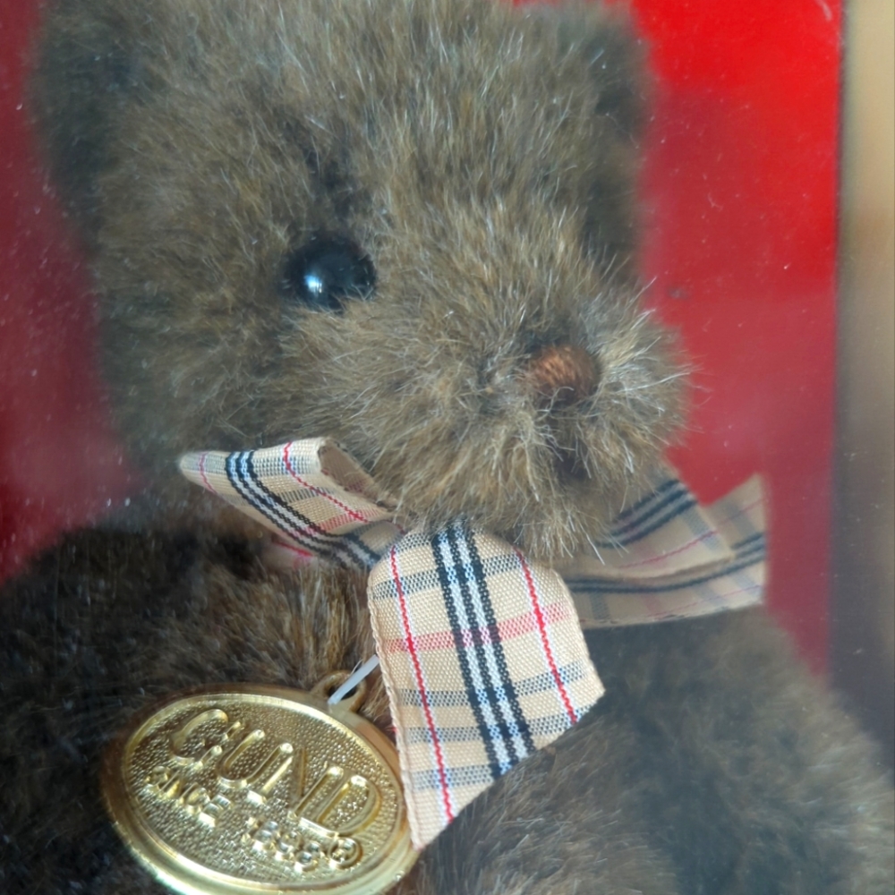 Gund 1990 Collector Bear